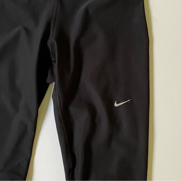 Nike Dri-Fit Womens Running Capris XS Black Red Trim Zipper Pocket in Back - Picture 2 of 16